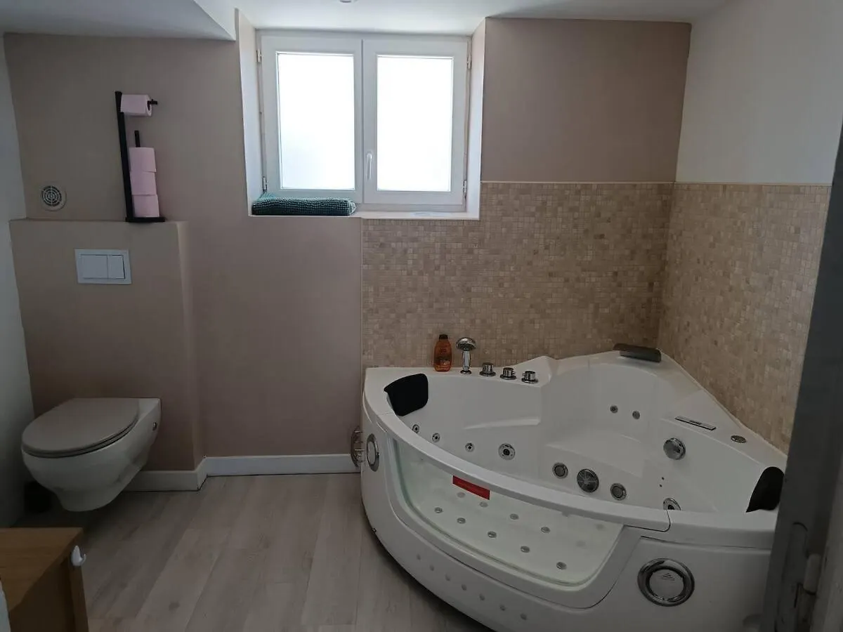 Appartement Maisonnette Avec Jardin Rignac  Frankrijk